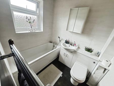 4 bedroom Semi-detached house for sale in The Grange, Burton-On-Trent, DE14