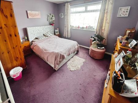 4 bedroom Semi-detached house for sale in The Grange, Burton-On-Trent, DE14