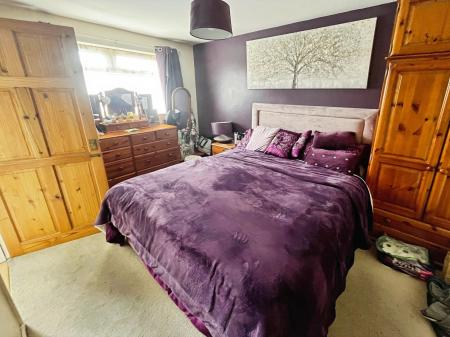 4 bedroom Semi-detached house for sale in The Grange, Burton-On-Trent, DE14