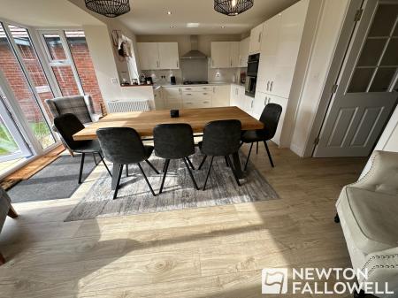 4 bedroom Detached house for sale in Hargate Lane, Newton Solney, DE15