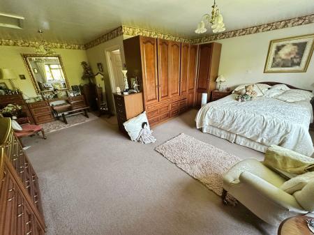 4 bedroom Detached house for sale in Henhurst Hill, Burton-On-Trent, DE13