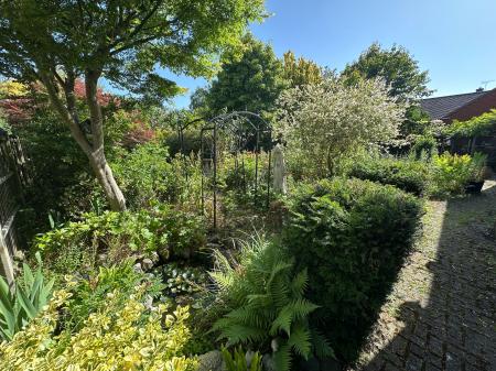 4 bedroom Detached house for sale in Henhurst Hill, Burton-On-Trent, DE13