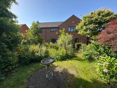4 bedroom Detached house for sale in Henhurst Hill, Burton-On-Trent, DE13