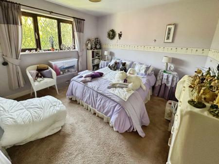 4 bedroom Detached house for sale in Henhurst Hill, Burton-On-Trent, DE13