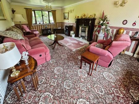 4 bedroom Detached house for sale in Henhurst Hill, Burton-On-Trent, DE13