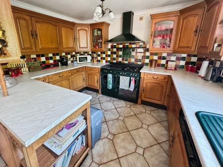 4 bedroom Detached house for sale in Henhurst Hill, Burton-On-Trent, DE13