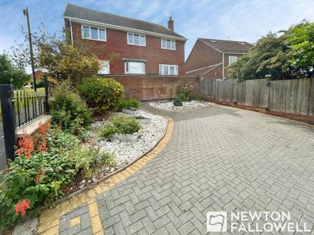 5 bedroom Detached house for sale in Cambrian Way, Swadlincote, DE11