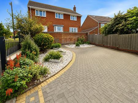 5 bedroom Detached house for sale in Cambrian Way, Swadlincote, DE11