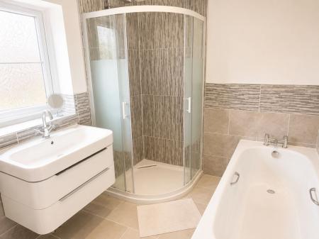 5 bedroom Detached house for sale in Cambrian Way, Swadlincote, DE11