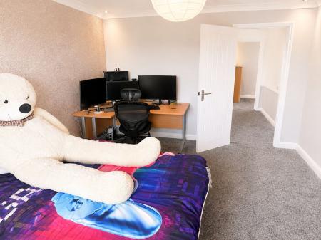 5 bedroom Detached house for sale in Cambrian Way, Swadlincote, DE11