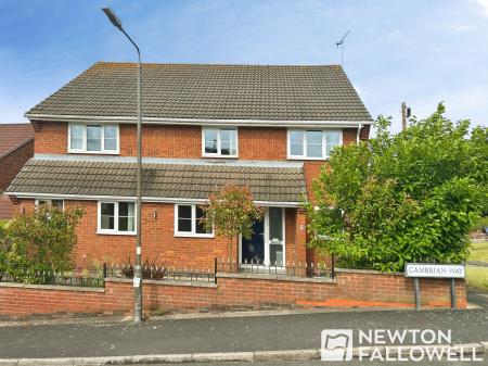 5 bedroom Detached house for sale in Cambrian Way, Swadlincote, DE11