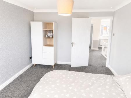 5 bedroom Detached house for sale in Cambrian Way, Swadlincote, DE11