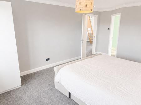 5 bedroom Detached house for sale in Cambrian Way, Swadlincote, DE11