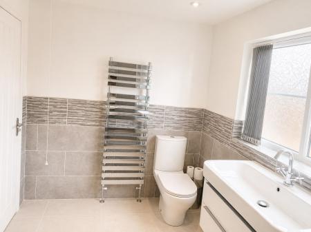 5 bedroom Detached house for sale in Cambrian Way, Swadlincote, DE11