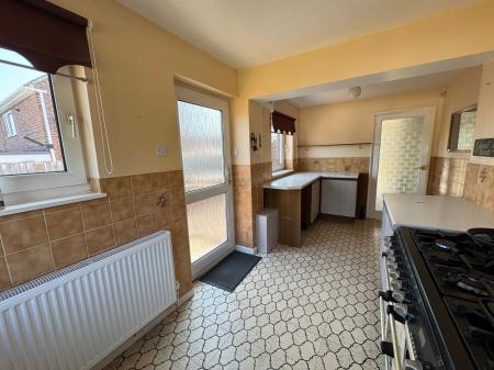 3 bedroom Semi-detached house for sale in Leawood Road, Midway, DE11