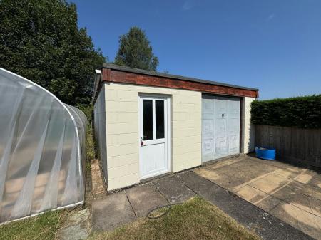 3 bedroom Semi-detached house for sale in Leawood Road, Midway, DE11