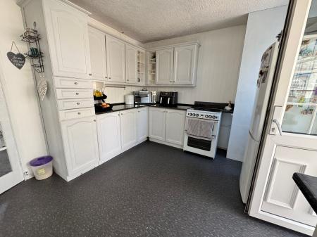 3 bedroom Semi-detached house for sale in Station Street, Castle Gresley, DE11
