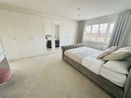 4 bedroom Detached house for sale in Osprey Drive, Branston, DE14
