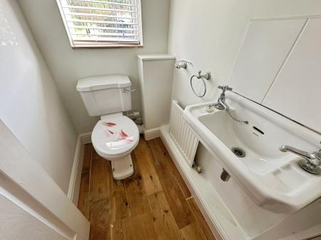 5 bedroom Detached house for sale in Ashworth Avenue, Burton-On-Trent, DE15