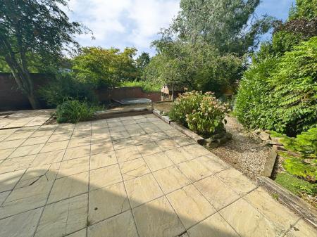 5 bedroom Detached house for sale in Ashworth Avenue, Burton-On-Trent, DE15