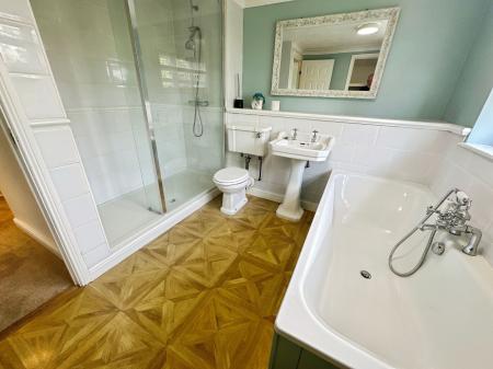 5 bedroom Detached house for sale in Ashworth Avenue, Burton-On-Trent, DE15