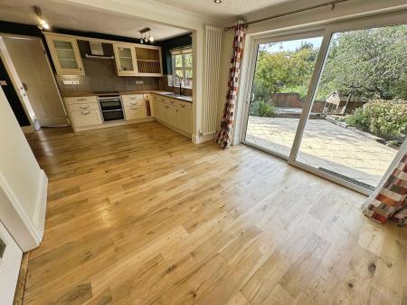 5 bedroom Detached house for sale in Ashworth Avenue, Burton-On-Trent, DE15