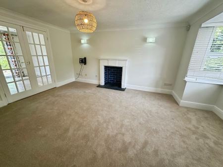 5 bedroom Detached house for sale in Ashworth Avenue, Burton-On-Trent, DE15