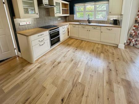5 bedroom Detached house for sale in Ashworth Avenue, Burton-On-Trent, DE15