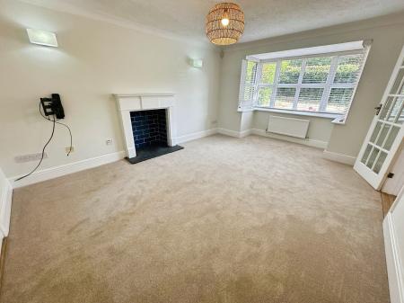 5 bedroom Detached house for sale in Ashworth Avenue, Burton-On-Trent, DE15