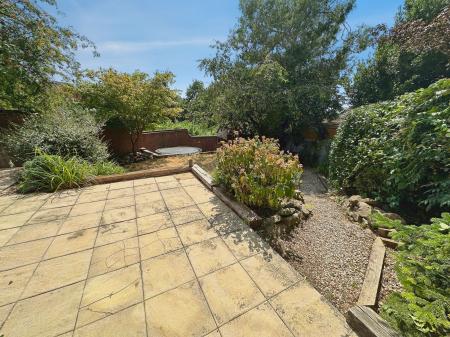 5 bedroom Detached house for sale in Ashworth Avenue, Burton-On-Trent, DE15