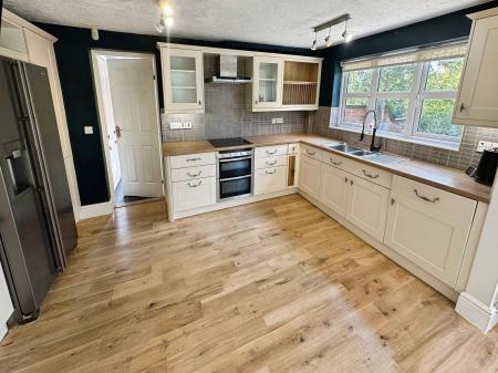 5 bedroom Detached house for sale in Ashworth Avenue, Burton-On-Trent, DE15