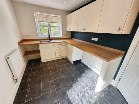 5 bedroom Detached house for sale in Ashworth Avenue, Burton-On-Trent, DE15