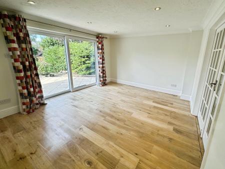 5 bedroom Detached house for sale in Ashworth Avenue, Burton-On-Trent, DE15