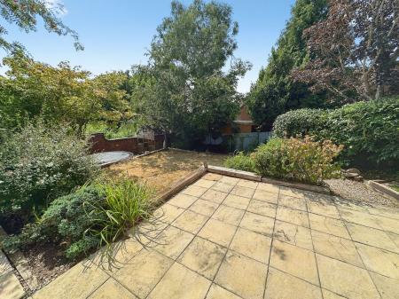 5 bedroom Detached house for sale in Ashworth Avenue, Burton-On-Trent, DE15