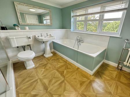 5 bedroom Detached house for sale in Ashworth Avenue, Burton-On-Trent, DE15
