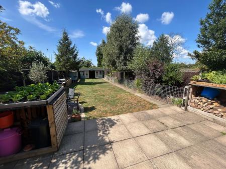 4 bedroom Semi-detached house for sale in Woodland Road, Stanton, DE15