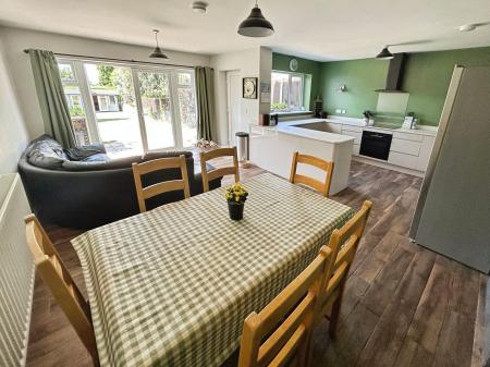 4 bedroom Semi-detached house for sale in Woodland Road, Stanton, DE15