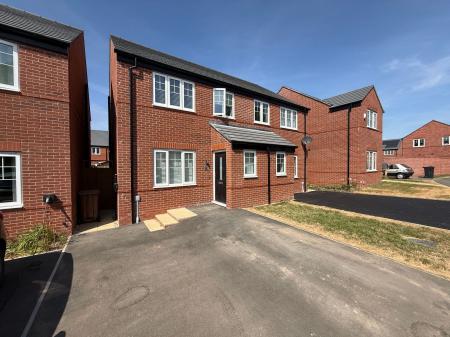 Topaz Gardens, Newhall, DE11