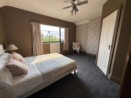 3 bedroom Detached house for sale in Burton Road, Castle Gresley, DE11
