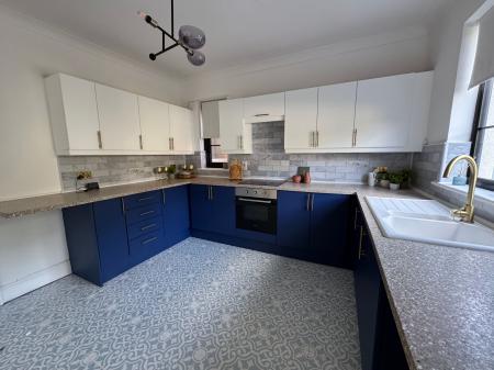 3 bedroom Detached house for sale in Burton Road, Castle Gresley, DE11