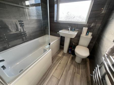 2 bedroom Detached bungalow for sale in Pear Tree Avenue, Newhall, DE11