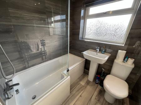 2 bedroom Detached bungalow for sale in Pear Tree Avenue, Newhall, DE11