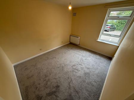 2 bedroom Flat to let in Civic Way, Willow Court Civic Way, DE11
