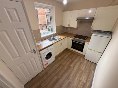 2 bedroom Flat to let in Civic Way, Willow Court Civic Way, DE11