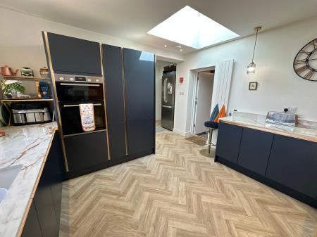 3 bedroom Semi-detached house for sale in Bretby Lane, Bretby, DE15