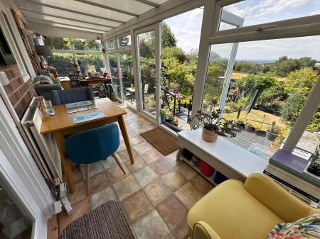 3 bedroom Semi-detached house for sale in Bretby Lane, Bretby, DE15