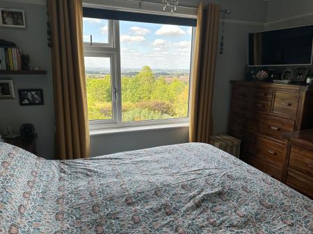 3 bedroom Semi-detached house for sale in Bretby Lane, Bretby, DE15