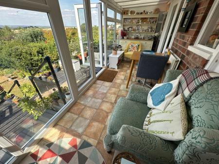 3 bedroom Semi-detached house for sale in Bretby Lane, Bretby, DE15