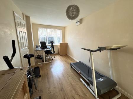 4 bedroom Detached house for sale in Frank Bodicote Way, Swadlincote, DE11