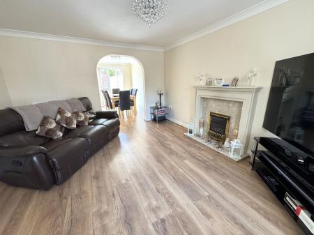 4 bedroom Detached house for sale in Frank Bodicote Way, Swadlincote, DE11